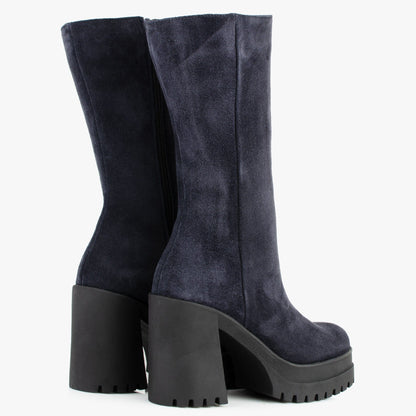 DARIS ДАМСКИ ОБУВКИ Дамски велурнеи ботуши в тъмносиньо с цип 3494