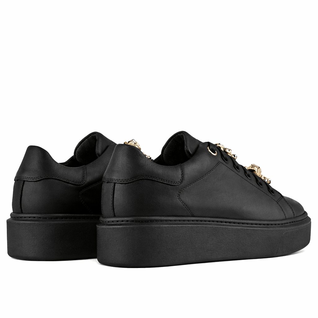 DARIS ДАМСКИ ОБУВКИ черен / 36 Дамски кожени кецове в черно с украшения на връзките w327-1