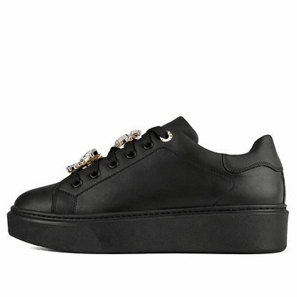 DARIS ДАМСКИ ОБУВКИ черен / 36 Дамски кожени кецове в черно с украшения на връзките w327-1