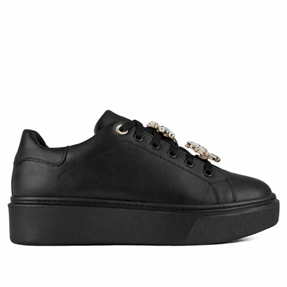 DARIS ДАМСКИ ОБУВКИ черен / 36 Дамски кожени кецове в черно с украшения на връзките w327-1