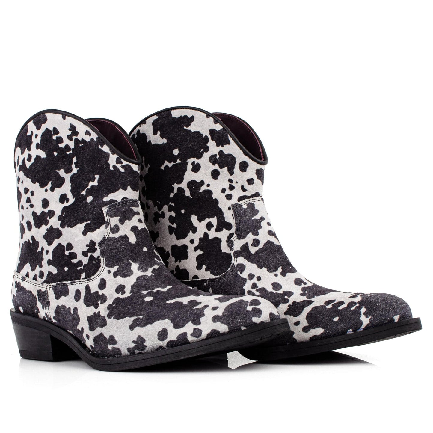 DARIS ДАМСКИ ОБУВКИ Дамски велурени боти с петнист принт в черно и бяло COW