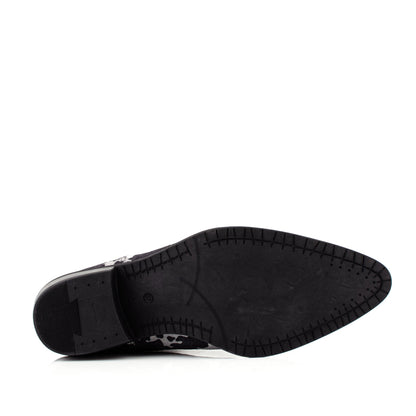 DARIS ДАМСКИ ОБУВКИ Дамски велурени боти с петнист принт в черно и бяло COW