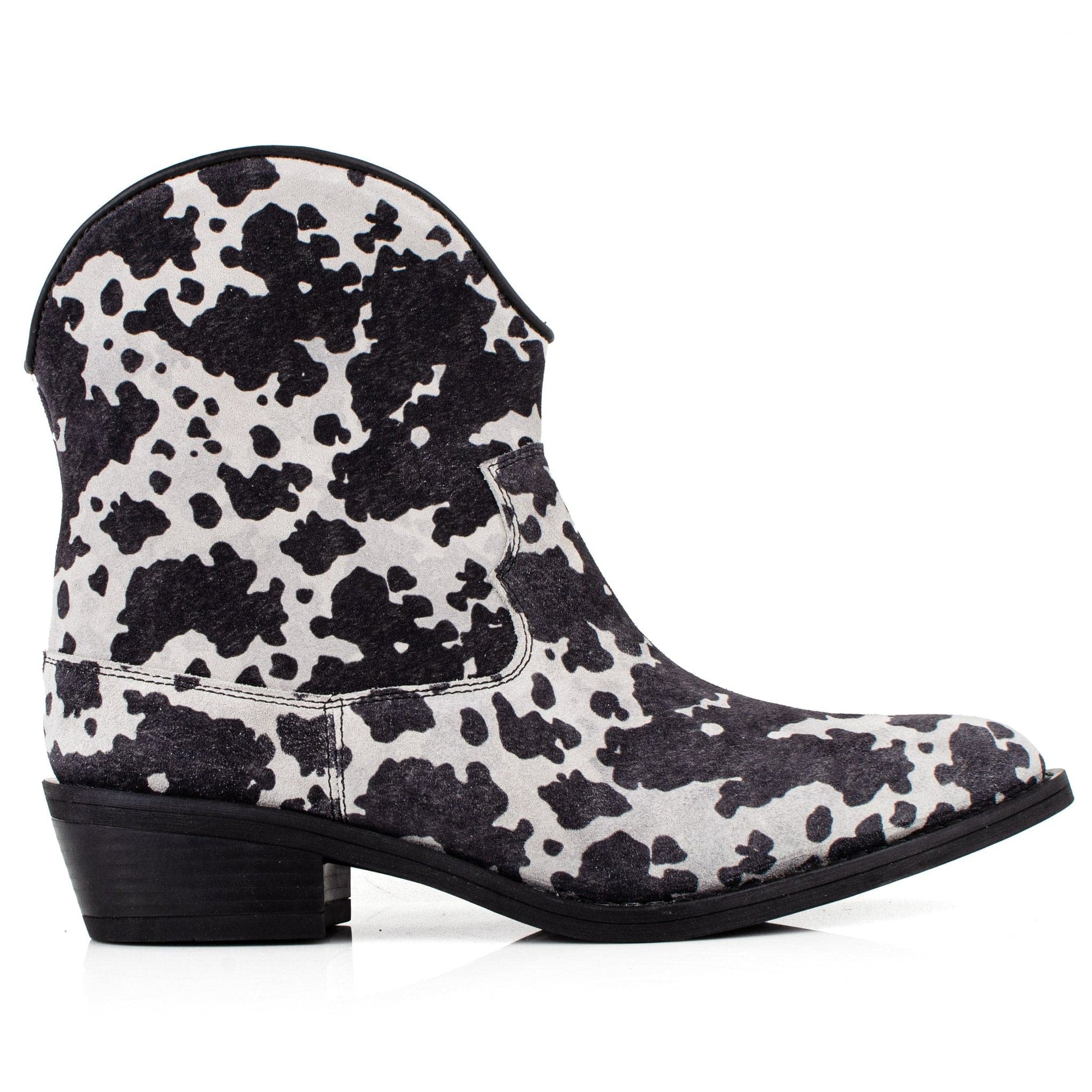 DARIS ДАМСКИ ОБУВКИ Дамски велурени боти с петнист принт в черно и бяло COW