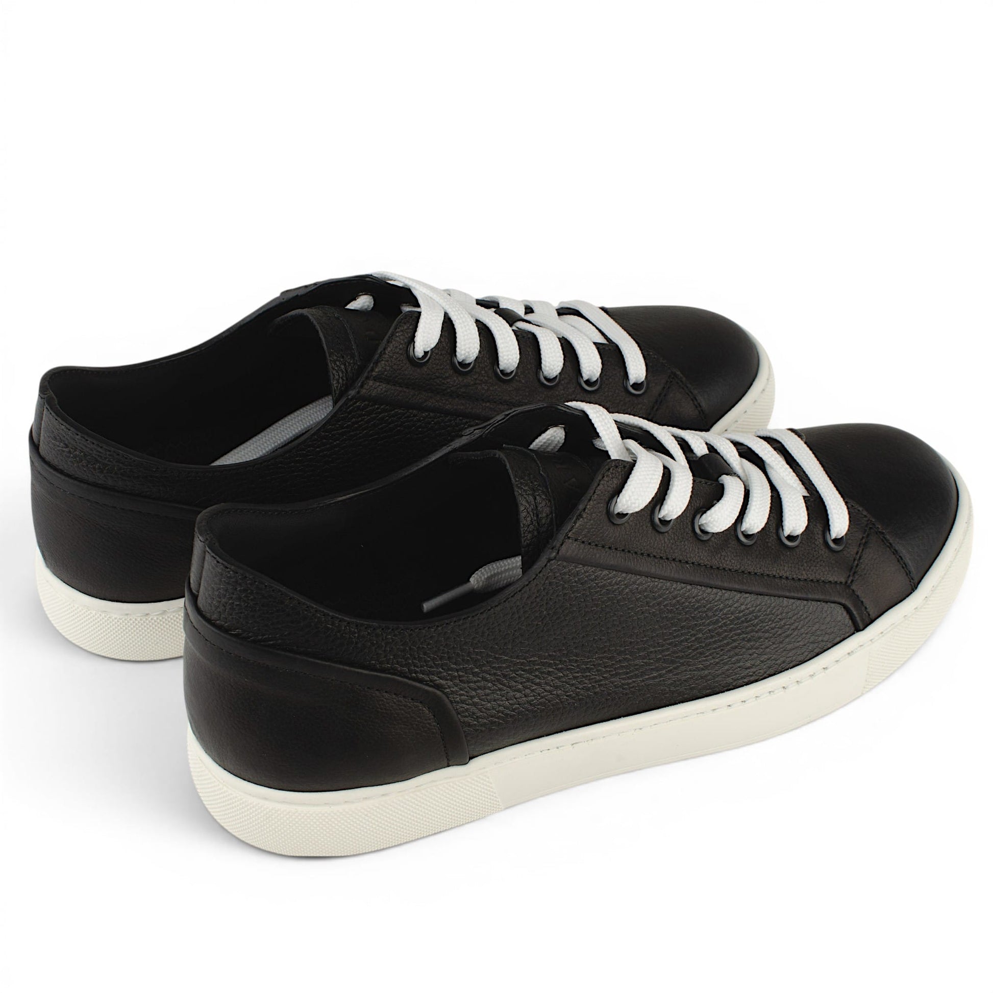 DARIS МЪЖКИ ОБУВКИ Олекотени мъжки кожени кецове в черно G052