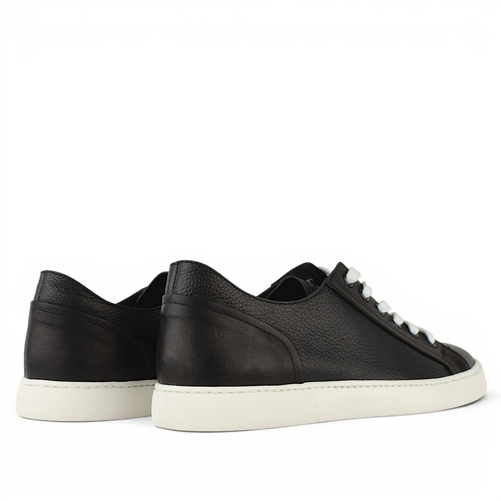 DARIS МЪЖКИ ОБУВКИ Олекотени мъжки кожени кецове в черно G052