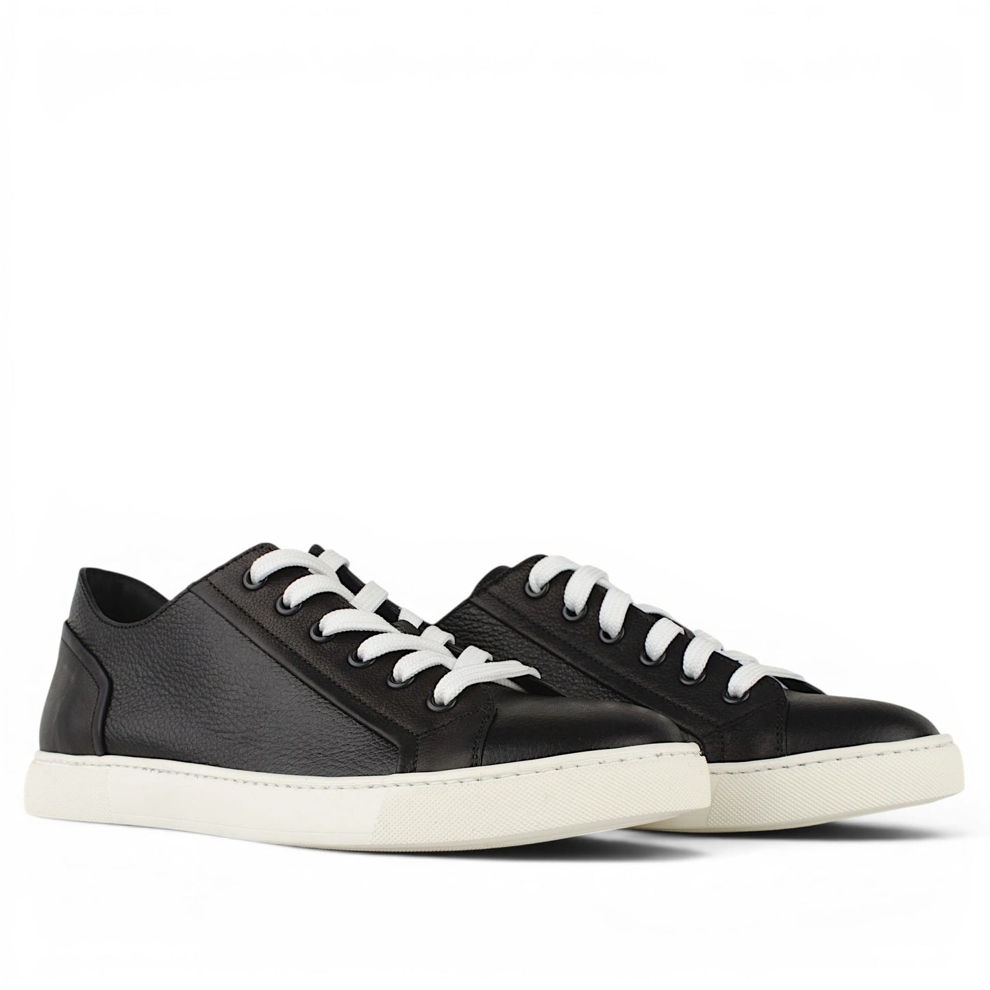 DARIS МЪЖКИ ОБУВКИ Олекотени мъжки кожени кецове в черно G052