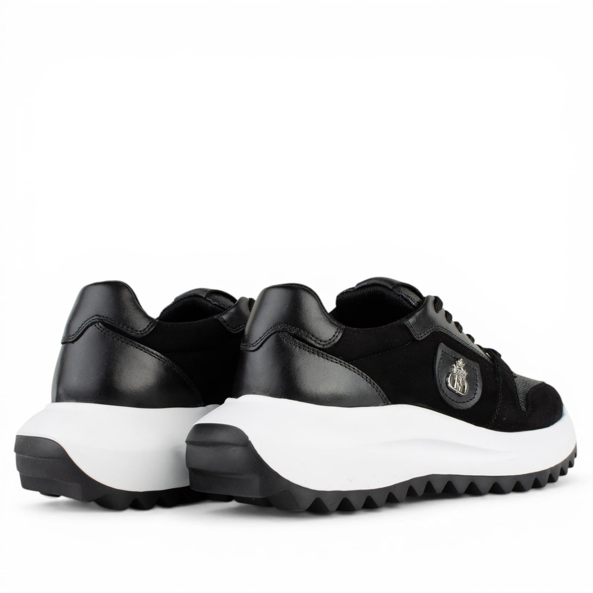 DARIS ДАМСКИ ОБУВКИ Олекотени дамски велурени сникърси в черно I002