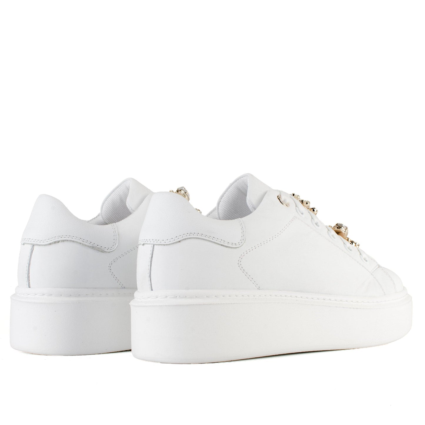 DARIS ДАМСКИ ОБУВКИ Дамски кожени кецове в бяло с украшения на връзките w327-1