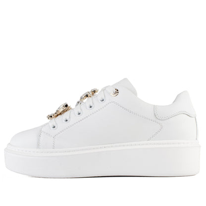 DARIS ДАМСКИ ОБУВКИ Дамски кожени кецове в бяло с украшения на връзките w327-1