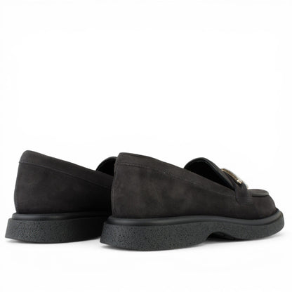 DARIS ДАМСКИ ОБУВКИ Дамски велурени мокасини в тъмносиво със златно украшение w522