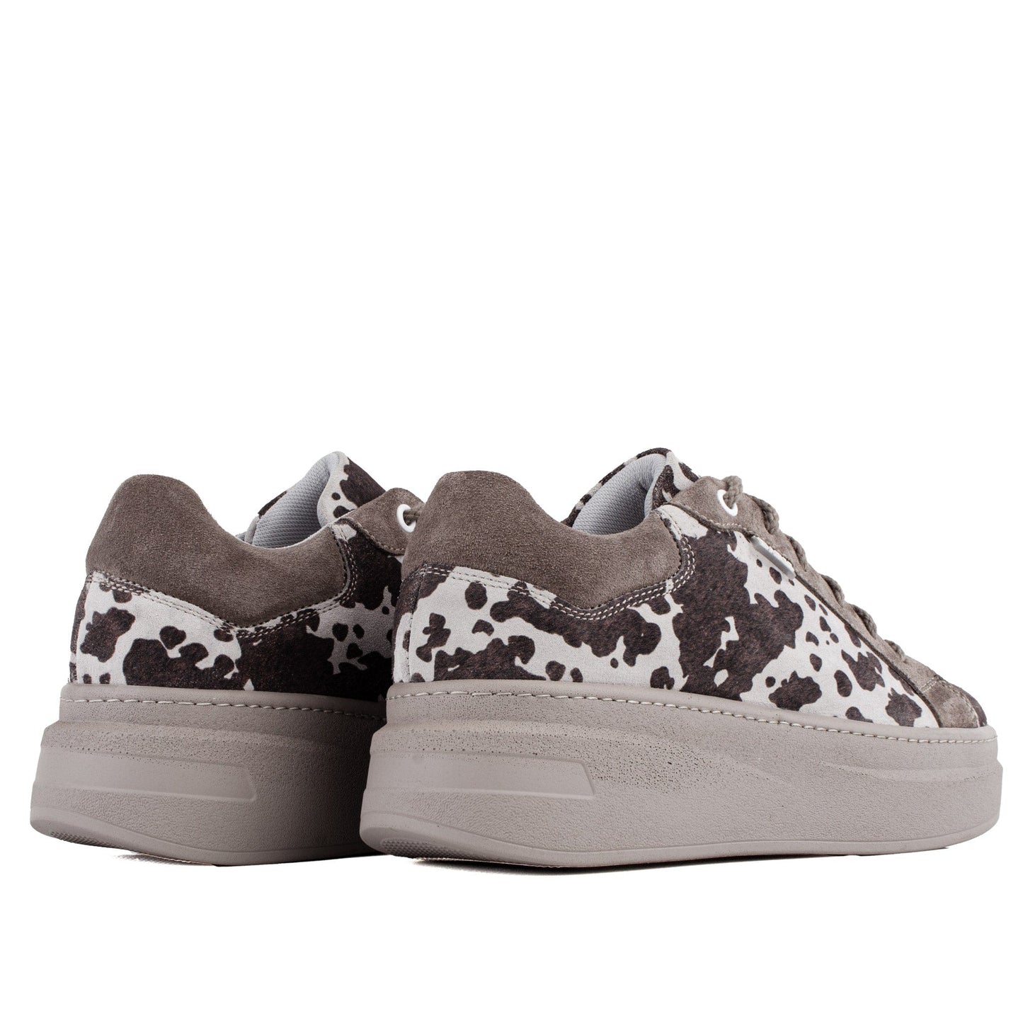 DARIS ДАМСКИ ОБУВКИ Дамски велурени сникърси с петнист принт w593