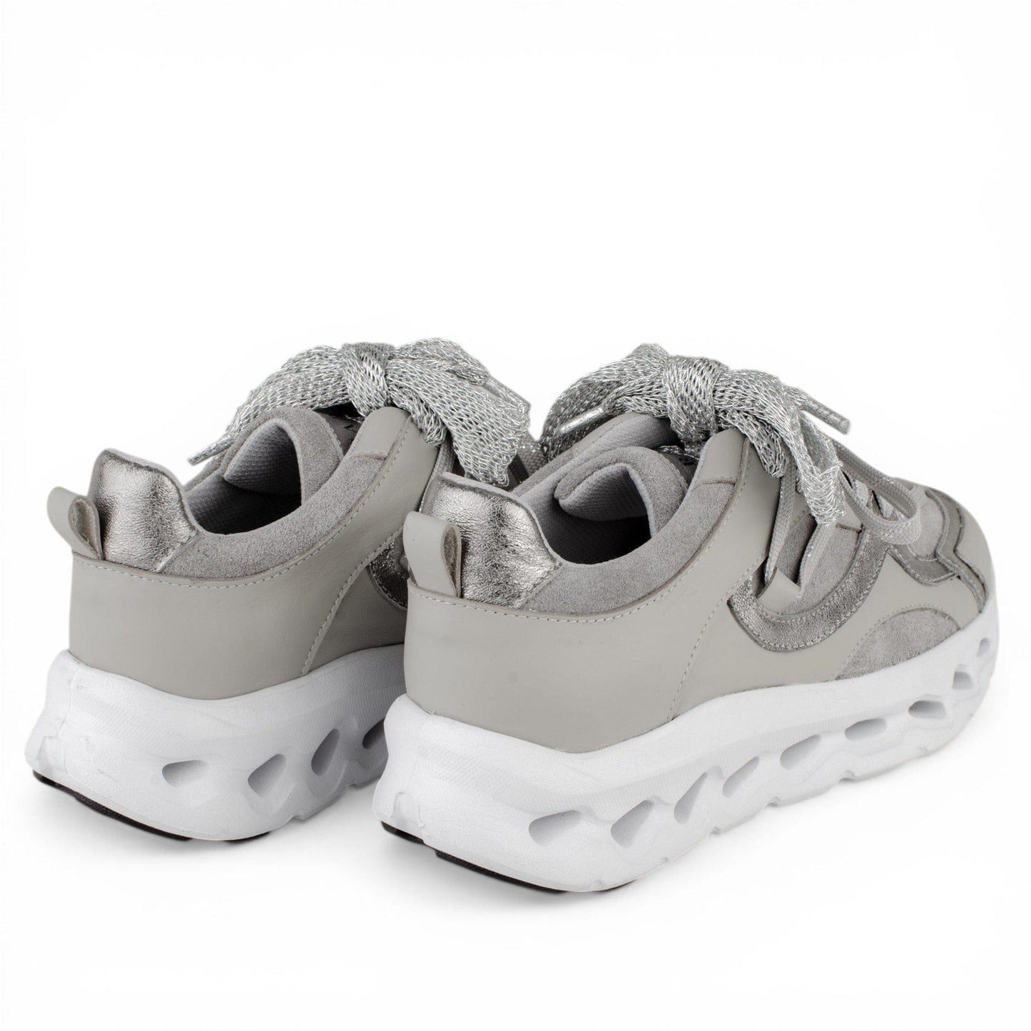 DARIS ДАМСКИ ОБУВКИ Олекотени дамски кожени сникърси в сиво и сребърно w625