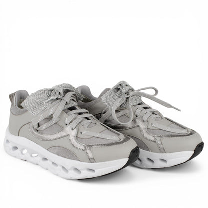 DARIS ДАМСКИ ОБУВКИ Олекотени дамски кожени сникърси в сиво и сребърно w625