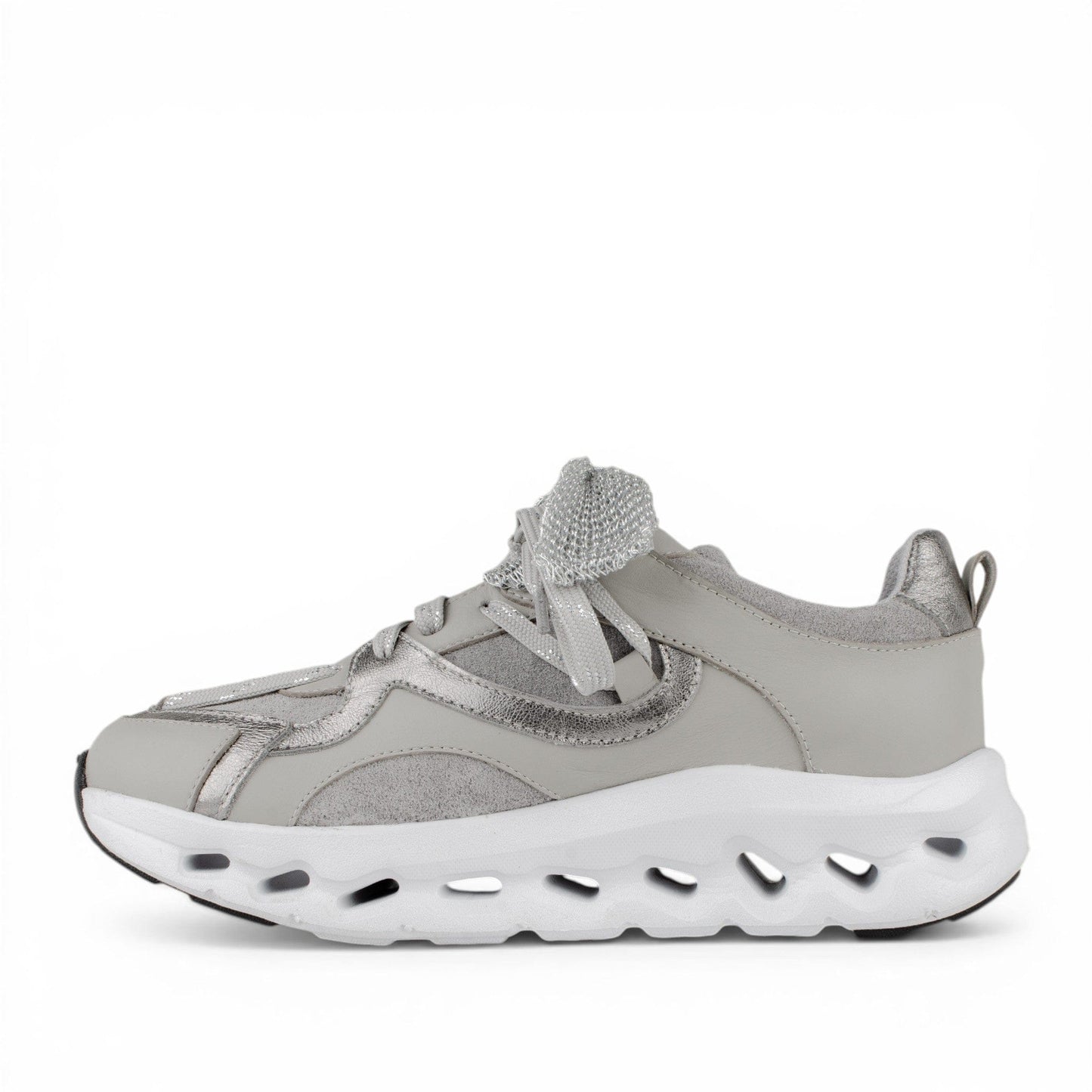 DARIS ДАМСКИ ОБУВКИ Олекотени дамски кожени сникърси в сиво и сребърно w625