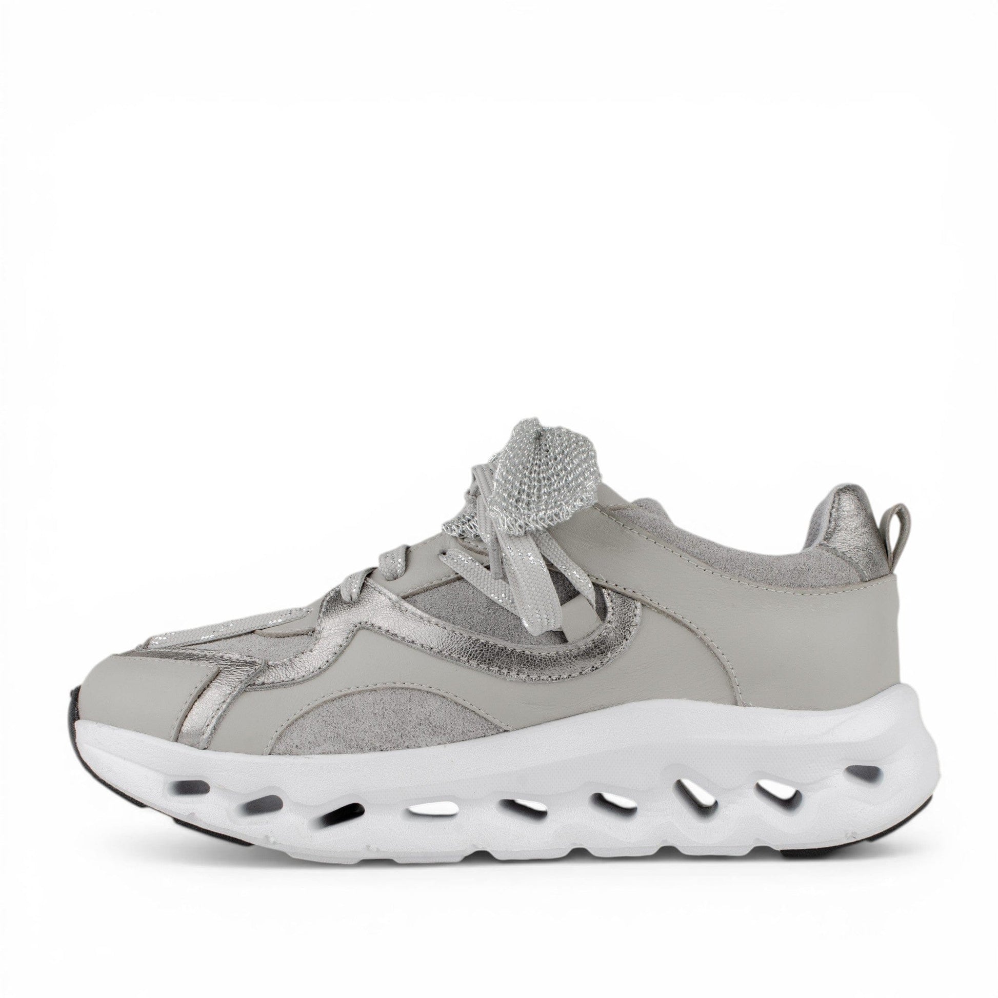 DARIS ДАМСКИ ОБУВКИ Олекотени дамски кожени сникърси в сиво и сребърно w625