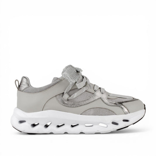 DARIS ДАМСКИ ОБУВКИ Олекотени дамски кожени сникърси в сиво и сребърно w625