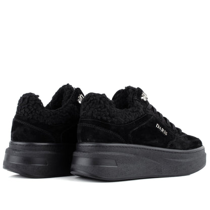 DARIS ДАМСКИ ОБУВКИ Дамски велурени сникърси с пух в черно w641