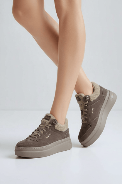 DARIS ДАМСКИ ОБУВКИ Дамски велурени сникърси с пух в тъмнобежово w641