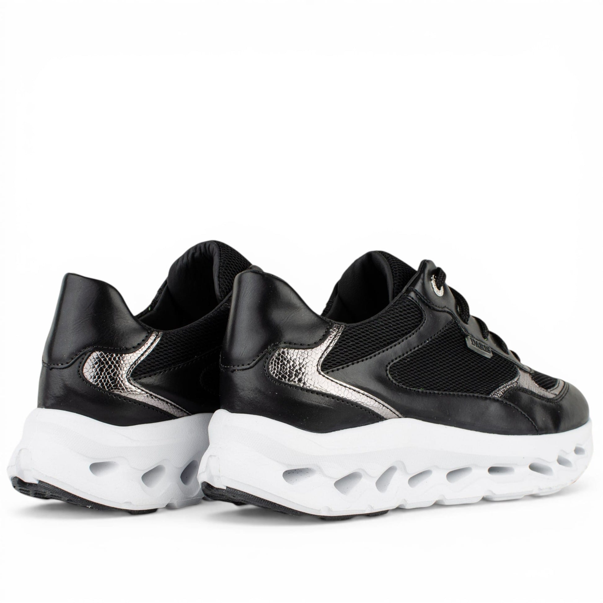 DARIS ДАМСКИ ОБУВКИ Олекотени дамски сникърси от еко кожа и текстил в черно и сребърно w645