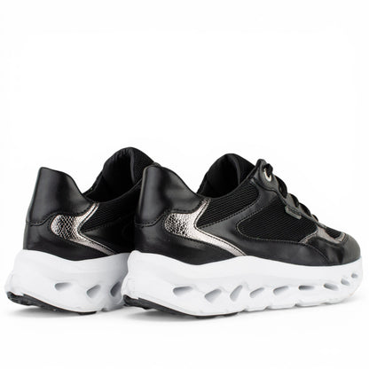 DARIS ДАМСКИ ОБУВКИ Олекотени дамски сникърси от еко кожа и текстил в черно и сребърно w645