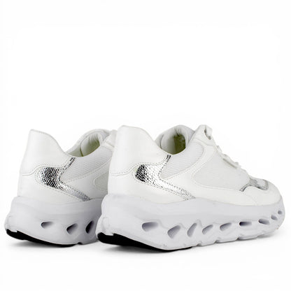 DARIS ДАМСКИ ОБУВКИ Олекотени дамски сникърси от еко кожа и текстил в бяло и сребърно w645