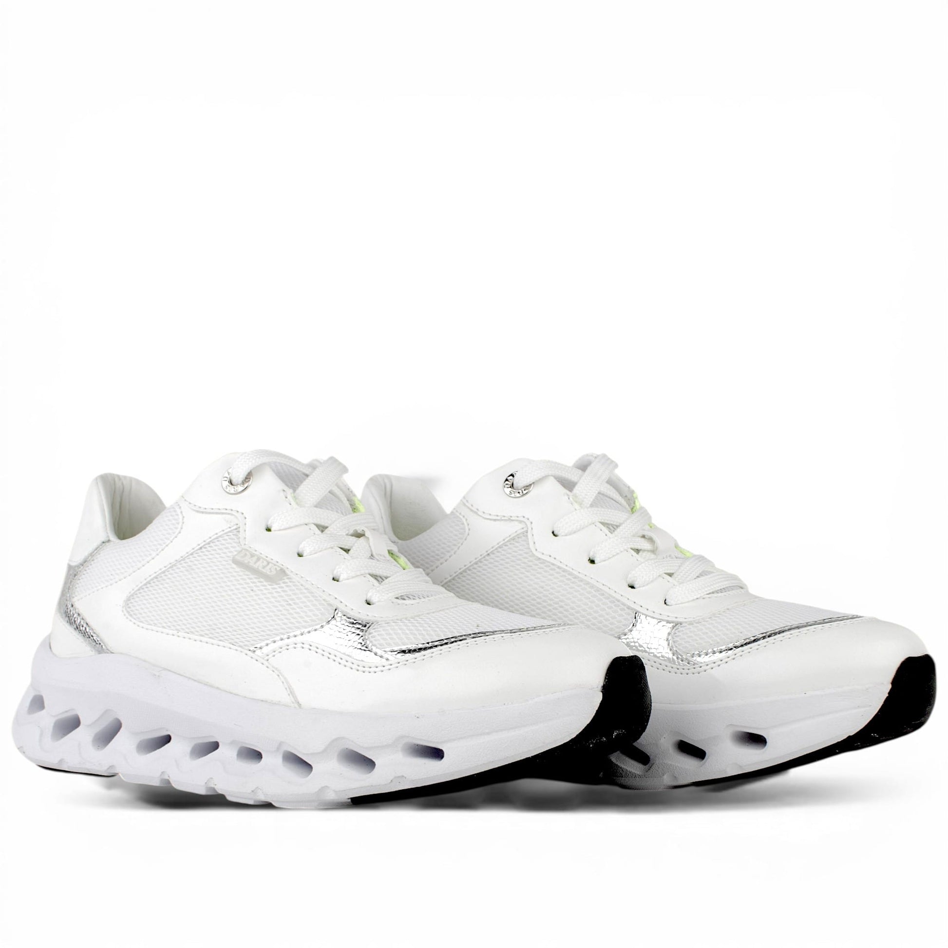 DARIS ДАМСКИ ОБУВКИ Олекотени дамски сникърси от еко кожа и текстил в бяло и сребърно w645