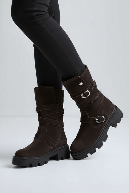 DARIS ДАМСКИ ОБУВКИ Дамски велурени боти с цип в тъмнокафяв цвят w651