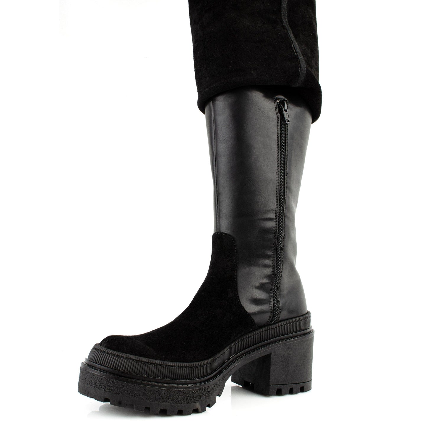 DARIS ДАМСКИ ОБУВКИ Лимитирани дамски велурени ботуши в черно w654