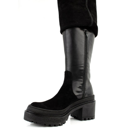 DARIS ДАМСКИ ОБУВКИ Лимитирани дамски велурени ботуши в черно w654