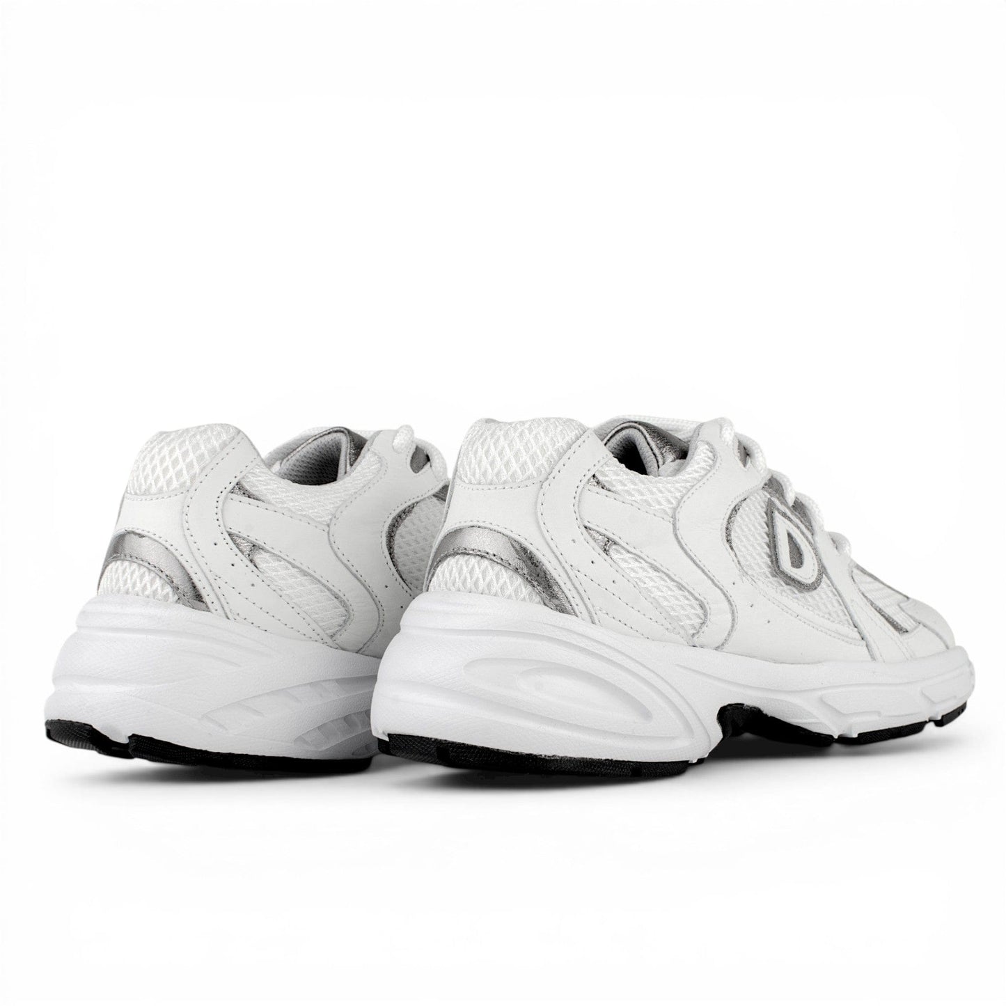 DARIS ДАМСКИ ОБУВКИ Олекотени дамски кожени сникърси в бяло и сребърно w663