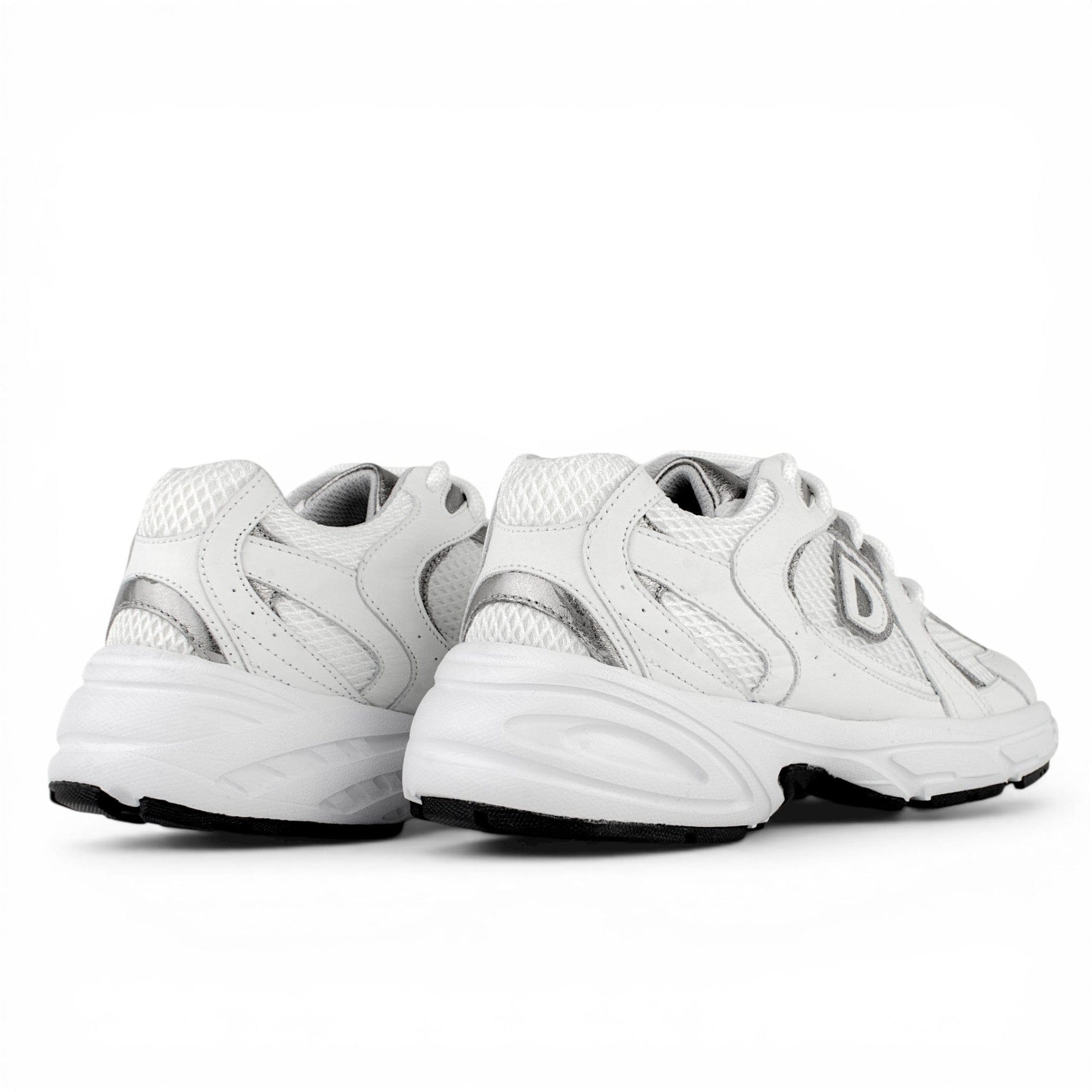 DARIS ДАМСКИ ОБУВКИ Олекотени дамски кожени сникърси в бяло и сребърно w663